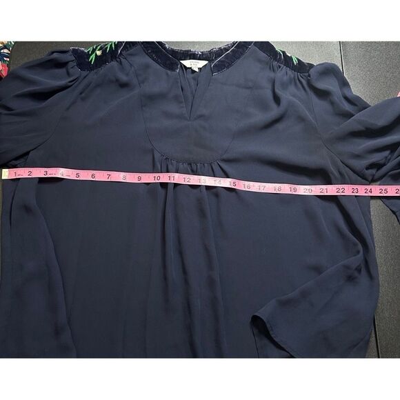 Crown & Ivy Navy Chiffon Velvet Flounce Top Size XL - Picture 12 of 13